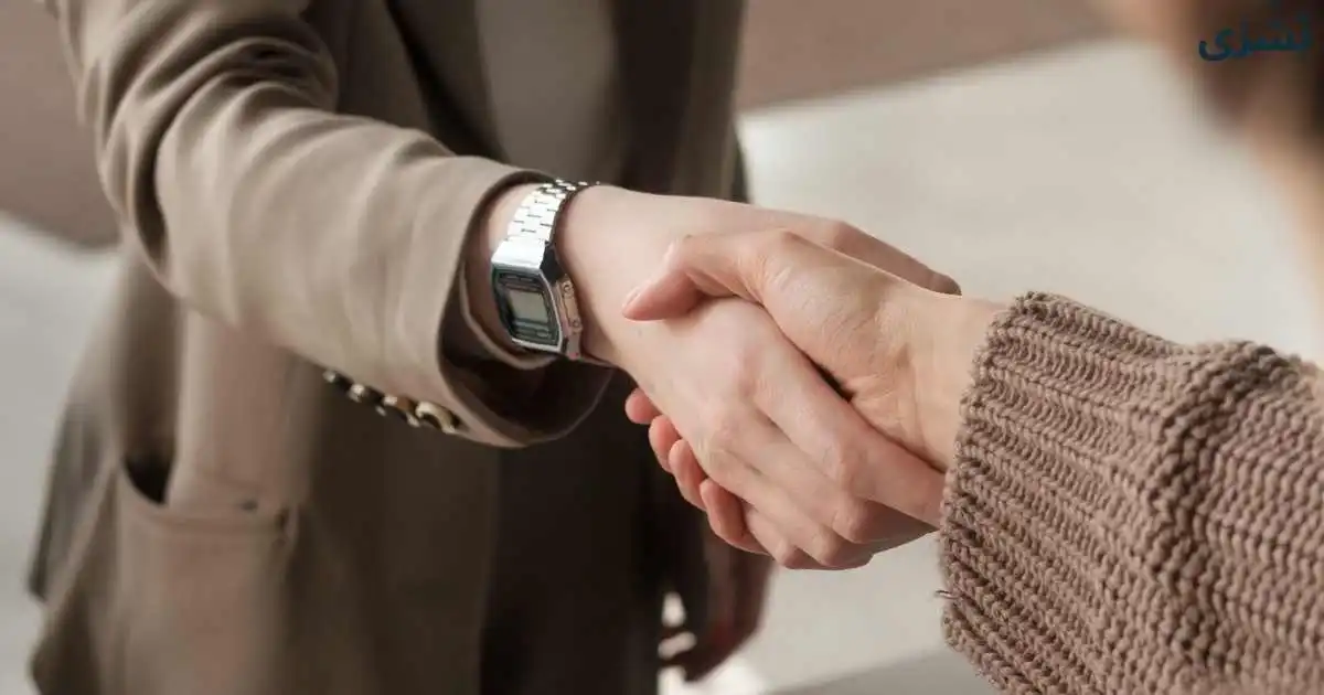 تفسير حلم السلام باليد على غير المحارم للعزباء